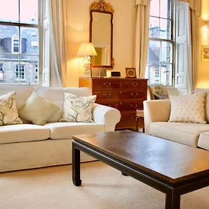 Apartment Period On Castle Street Edinburgh